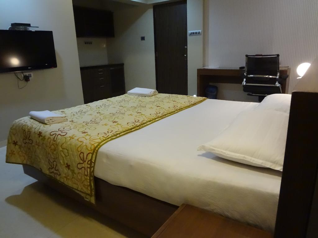 Hotel Fabhotel Imperial Residency