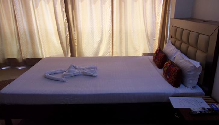 Laurent & Benon Luxury Service Apartment - Bandra Mumbai