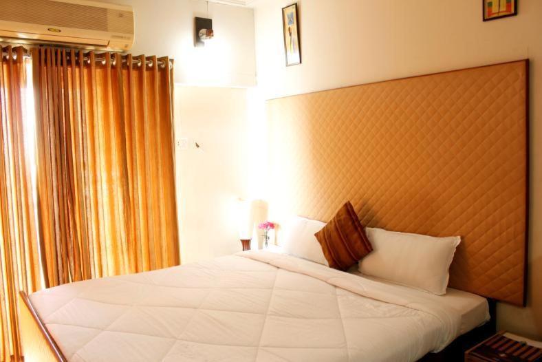 Laurent & Benon Luxury Service Apartment - Bandra