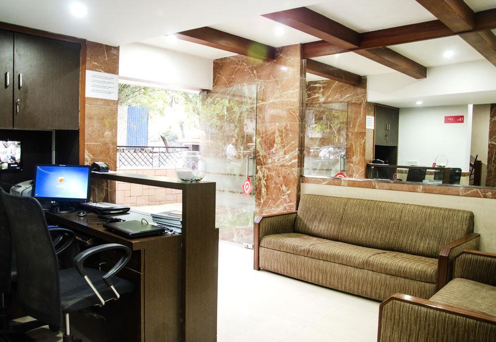 Oyo Domestic Airport 1 3*