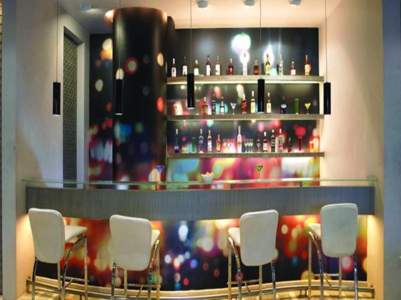Mirage Hotel, International Airport 4*
