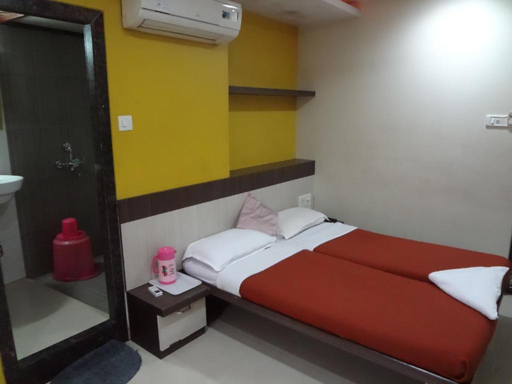 Crescent 2* Mumbai