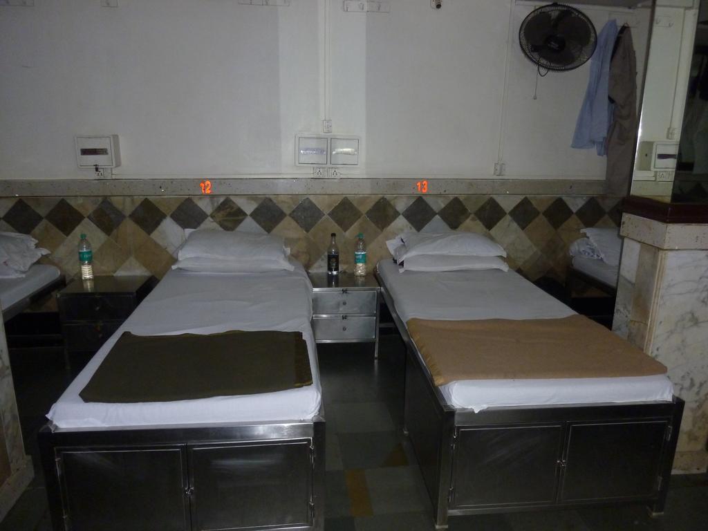 Yadgar Guest house
