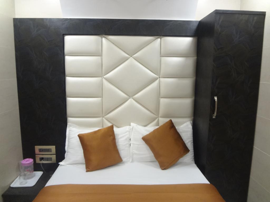 Karishma Hotel 3*