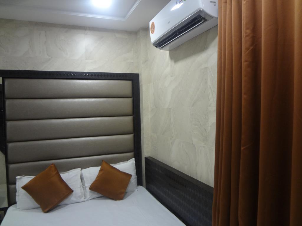 Karishma Hotel