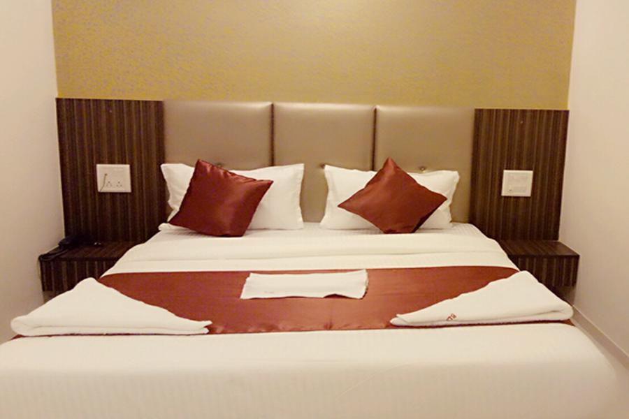 Flagship 83490 Bently Palace 3* Mumbai