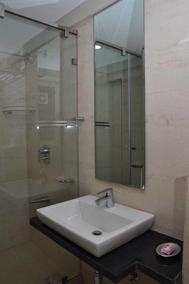 Fabhotel Imperial Residency