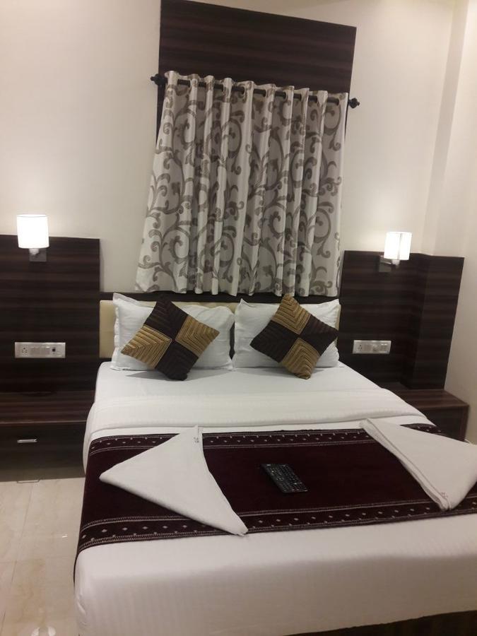 Golden Hotel *