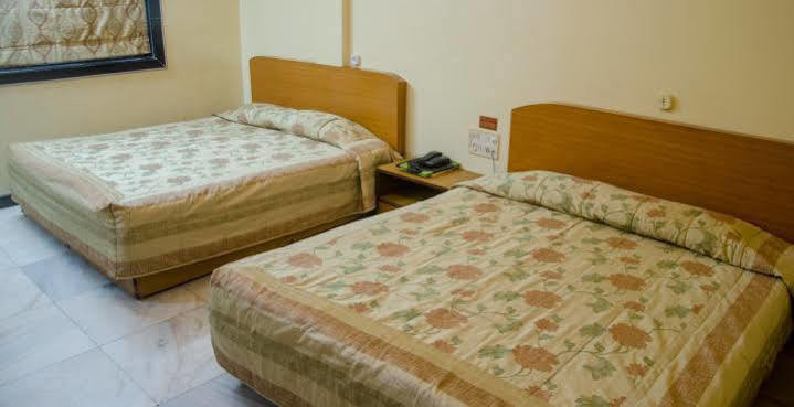 Highway Andheri East Hotel 3*