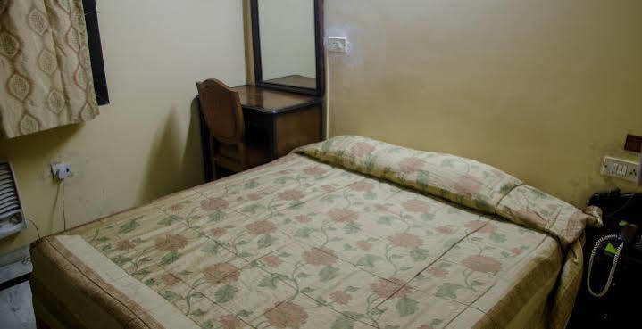 Highway Andheri East Hotel