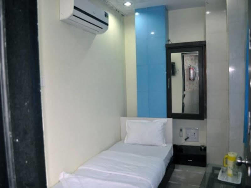 Om Residency Hotel 3*