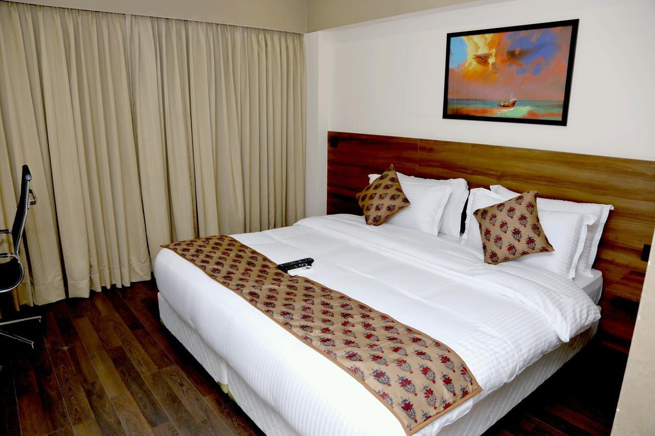 House Andheri East, Hotel 3*