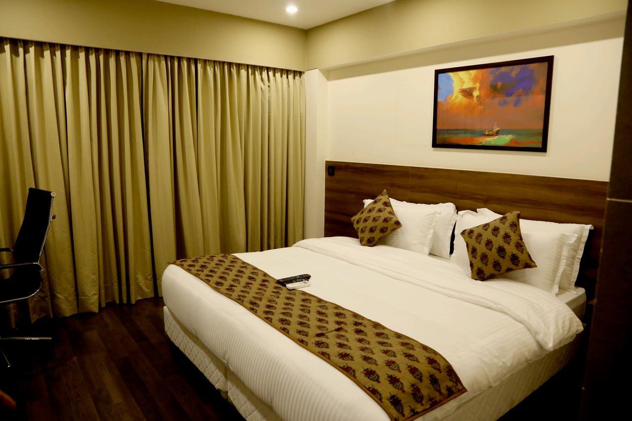 House Andheri East, 3*