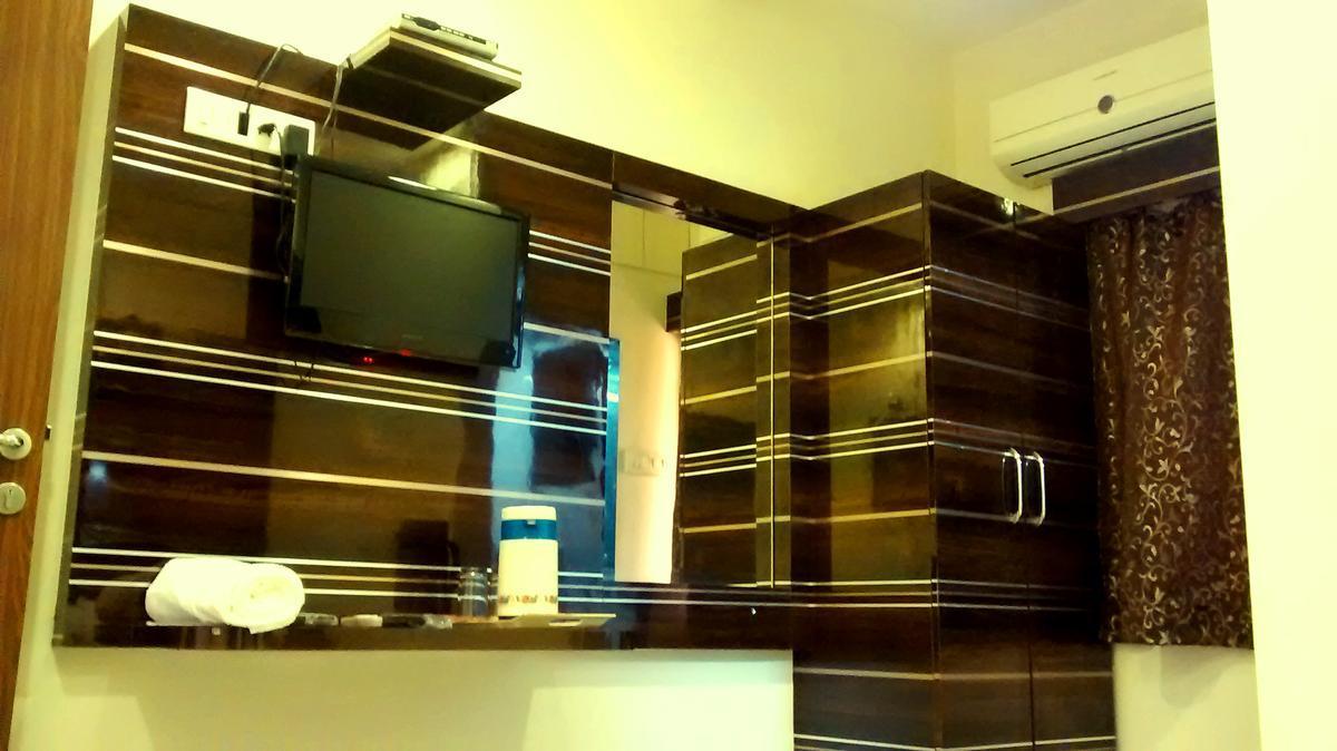 Maangta 122 @ Andheri East Hotel