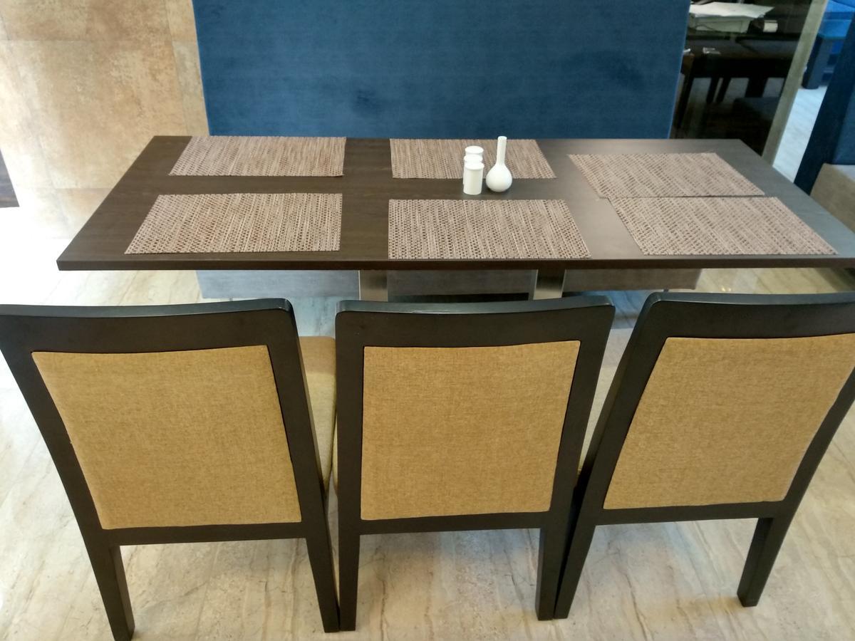 House Andheri East, Hotel