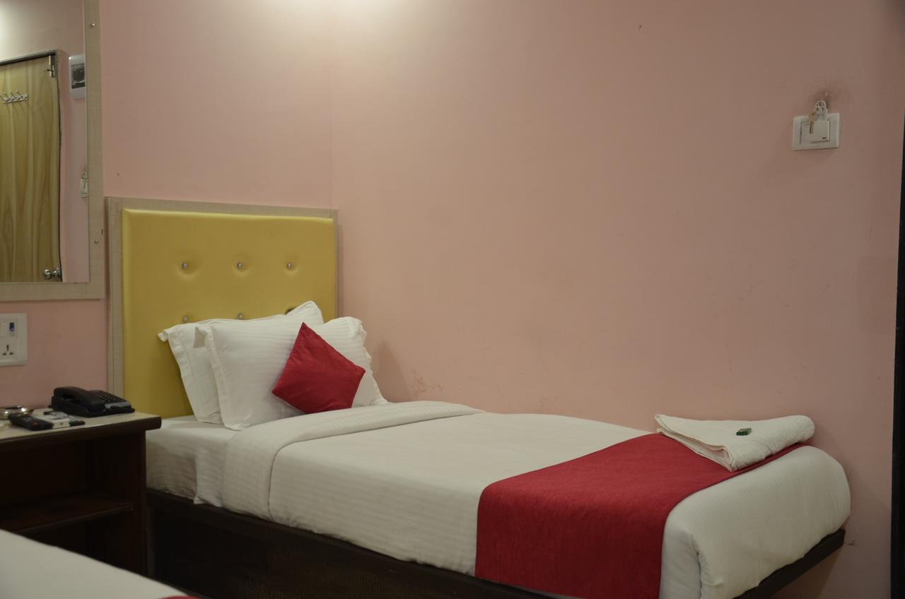 Hotel Sai Leela Grand