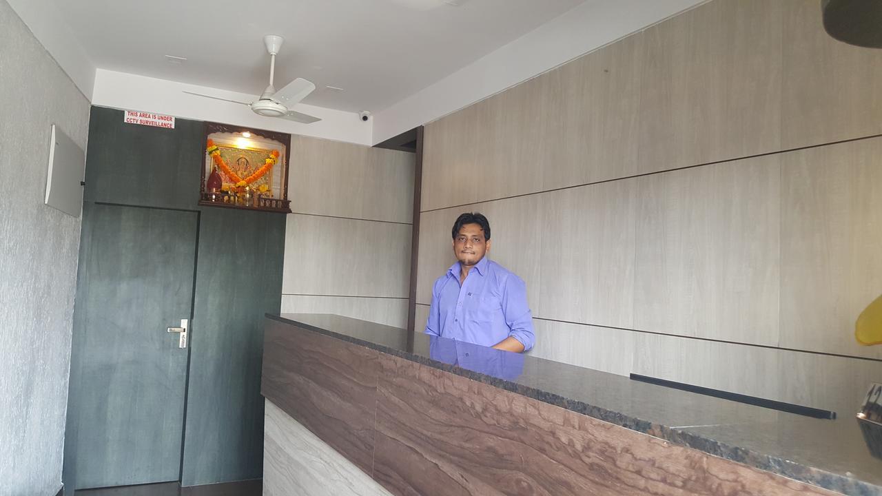 Shree Shlok Residency Hotel *