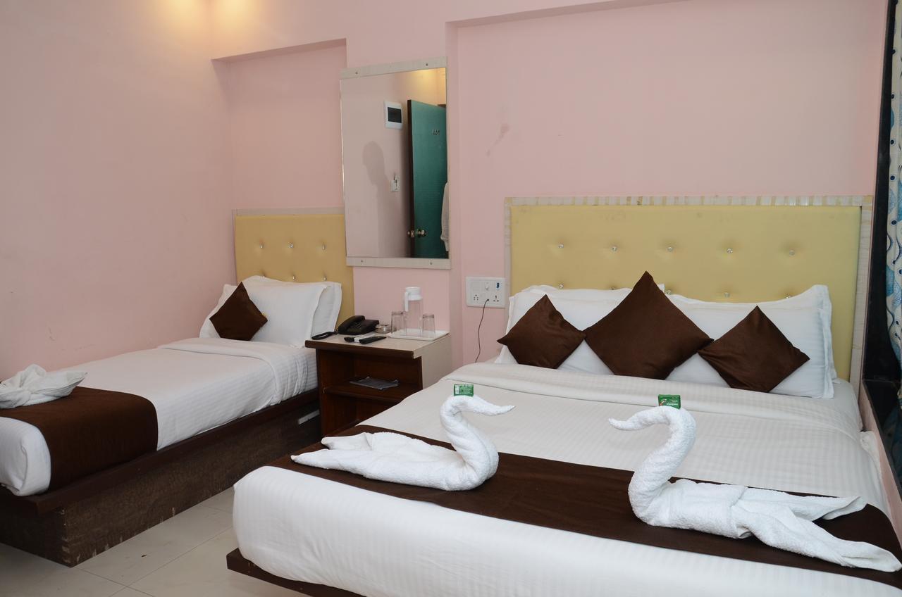 Hotel Sai Leela Grand 3*