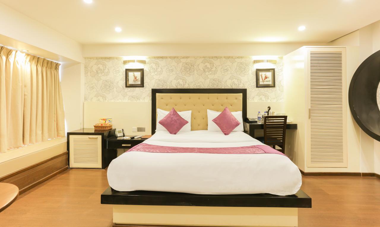 Metropolis Hotel 4*