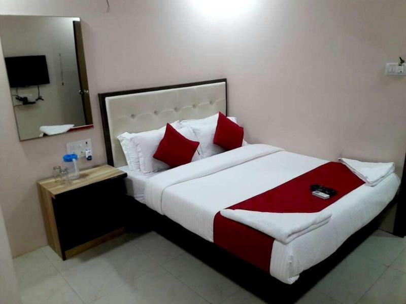 Sai Leela Grand Hotel 3*