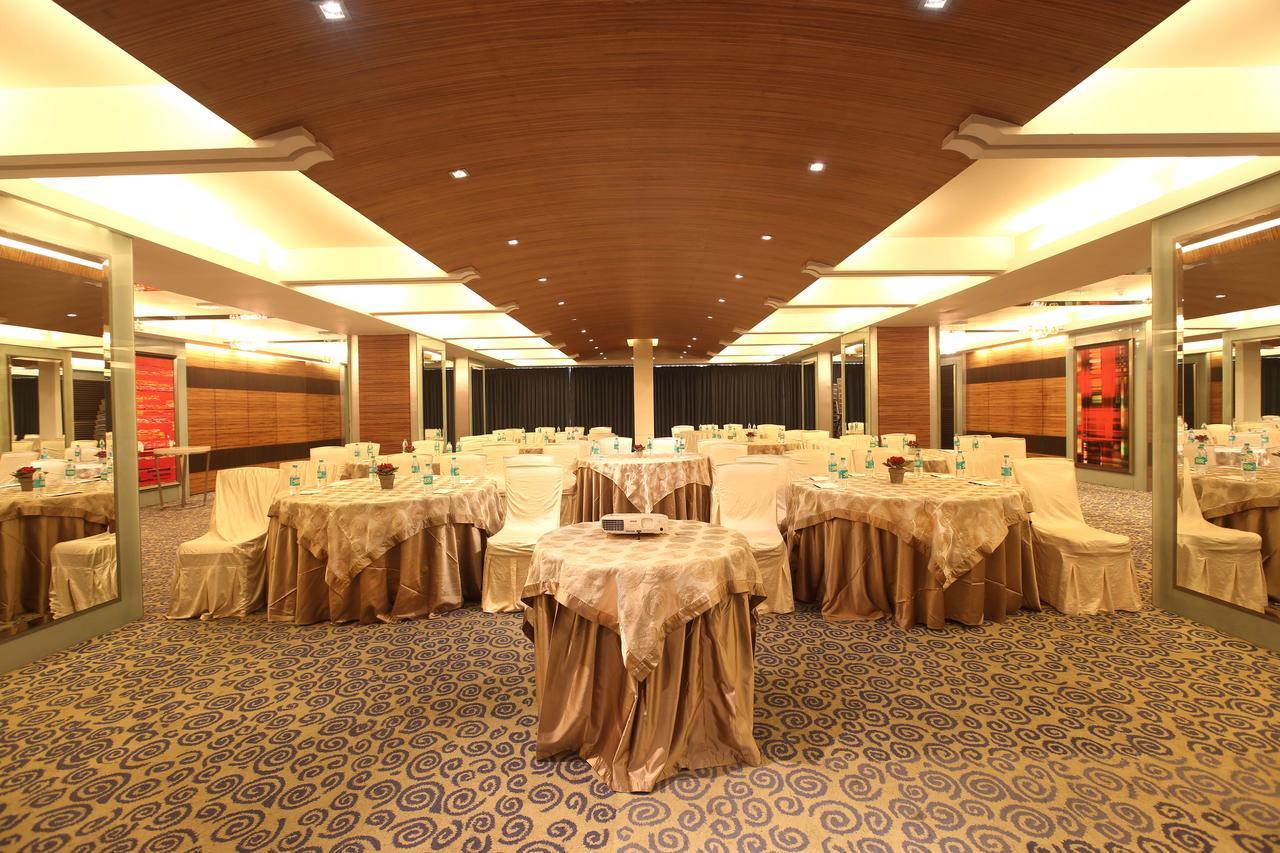 Mirage Hotel, International Airport Hotel