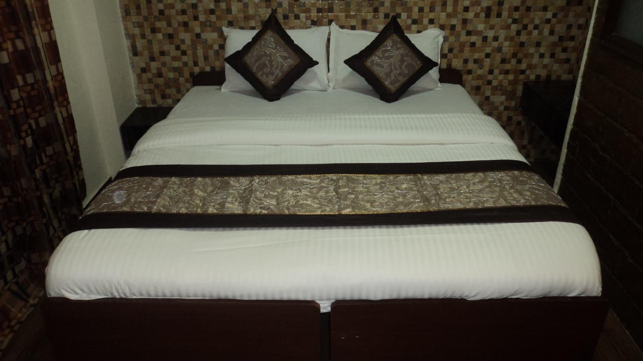 Benazeer Hotel