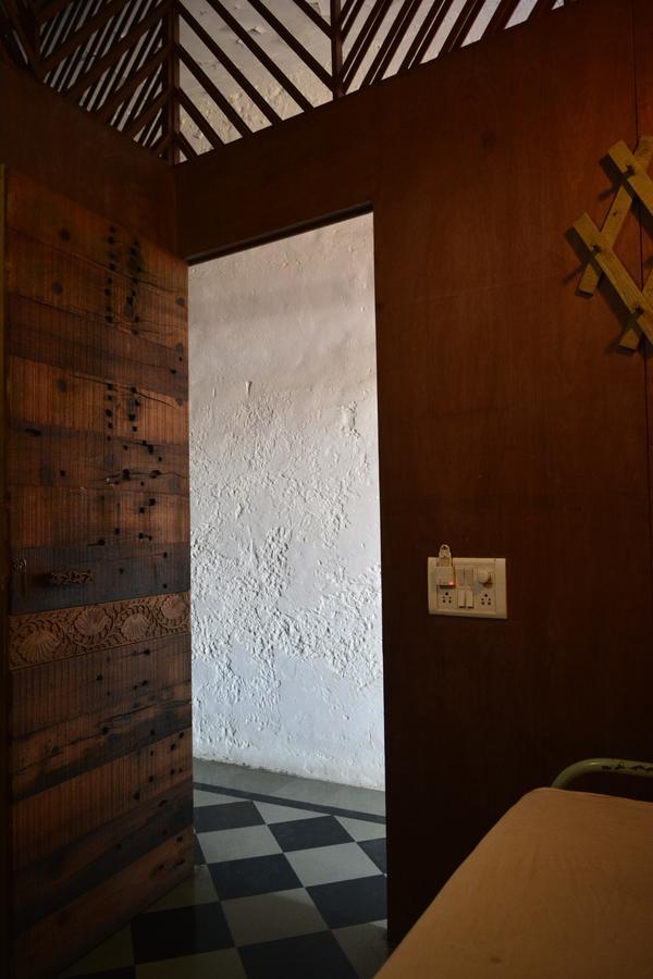 Hostel Vasantashram Cst Mumbai, Free Wifi With 1940s Retro Vibe *