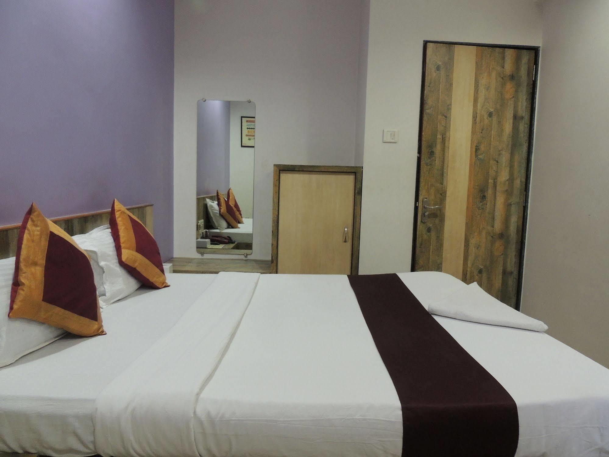 Hotel Fabhotel Galaxy *