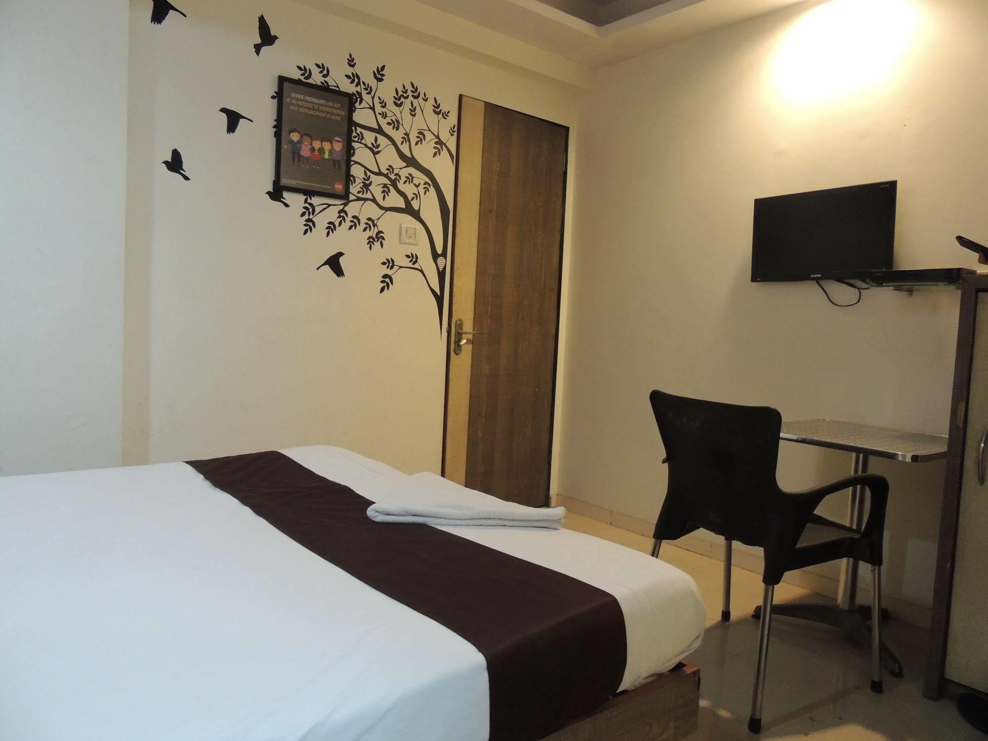 Hotel Fabhotel Galaxy Mumbai