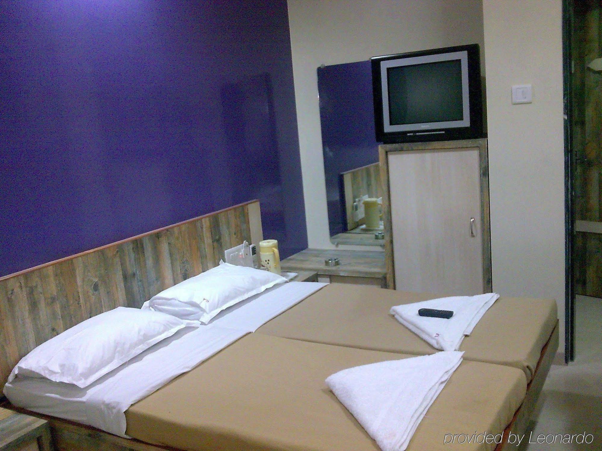 Fabhotel Galaxy *
