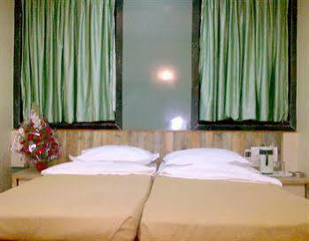 Fabhotel Galaxy Hotel