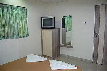 Fabhotel Galaxy