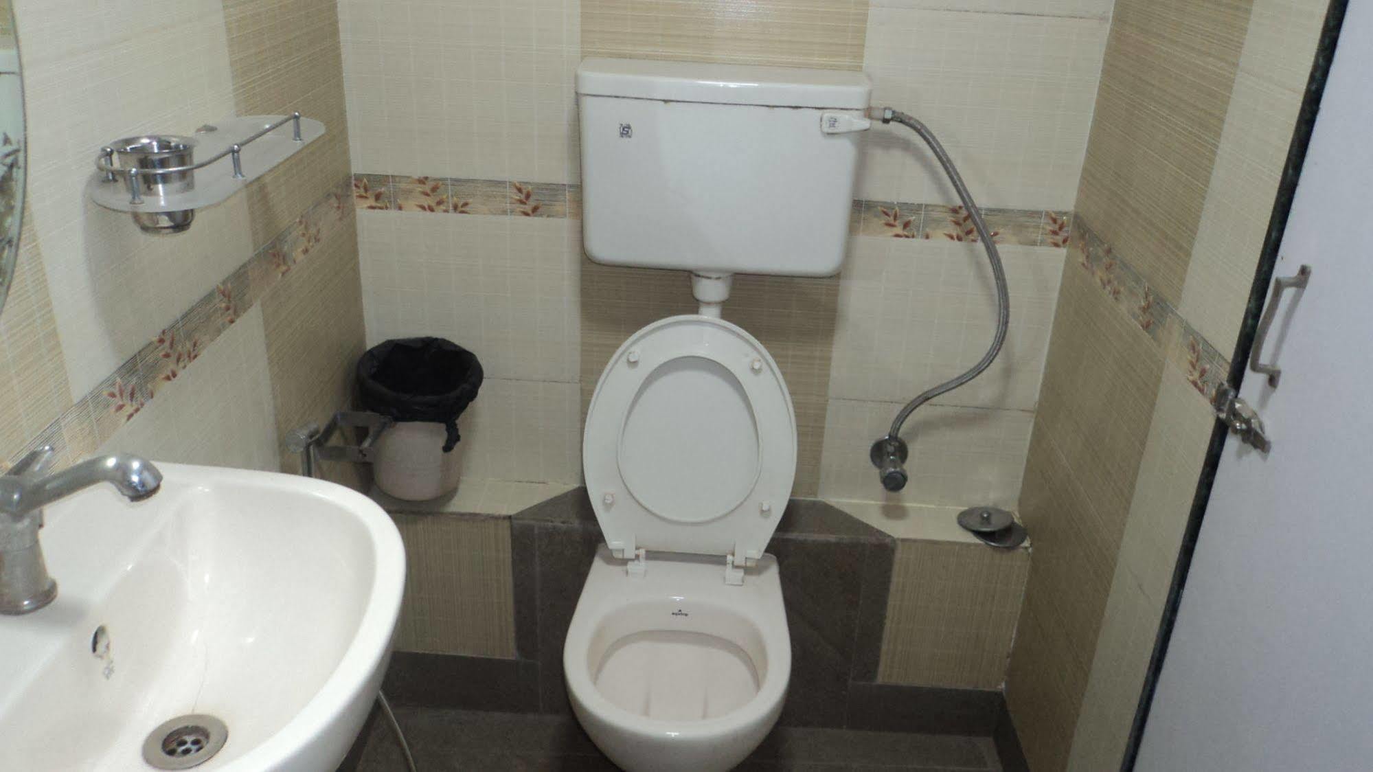 Hotel Benazeer