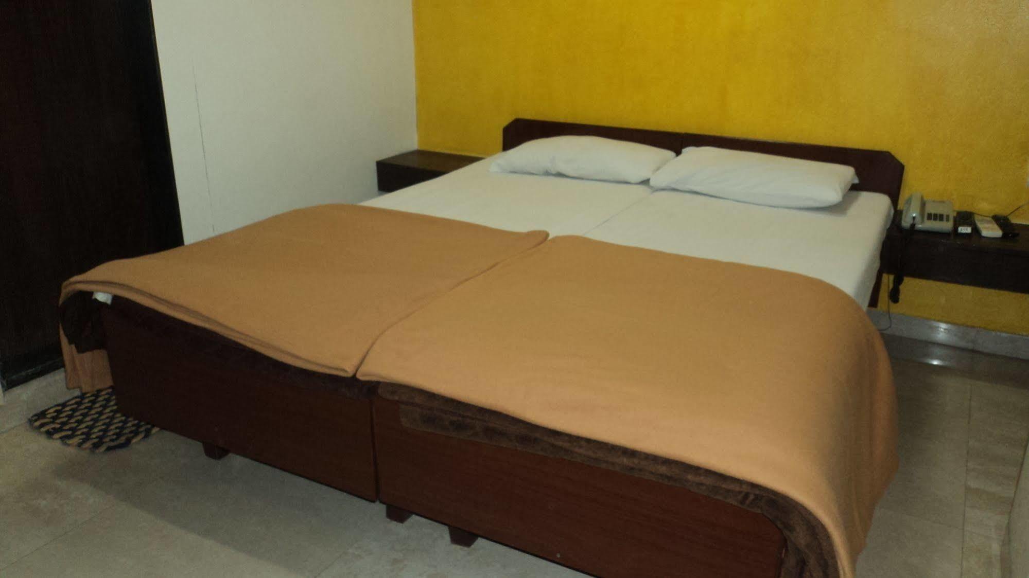 Hotel Benazeer 2*
