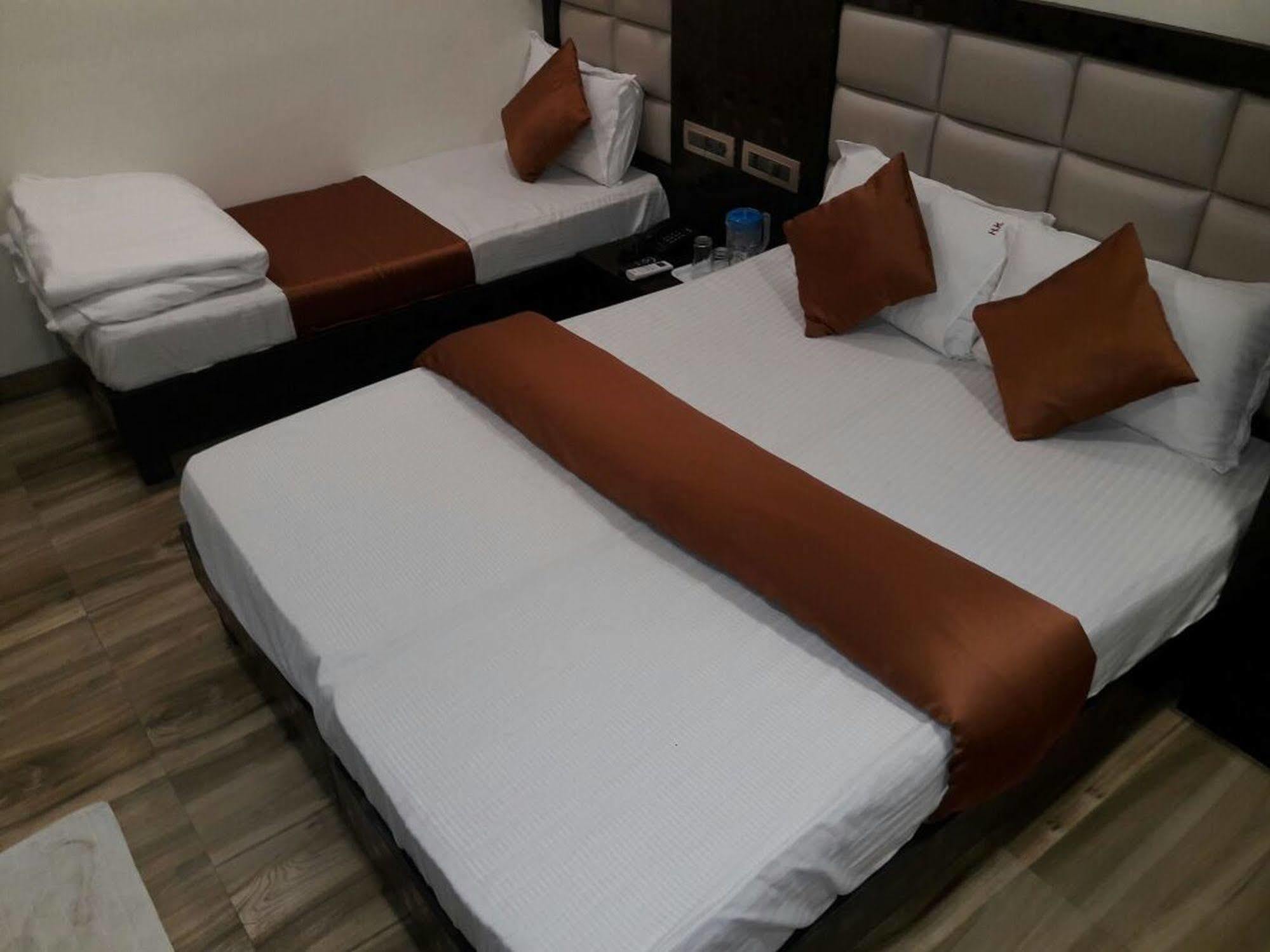 Karishma Hotel