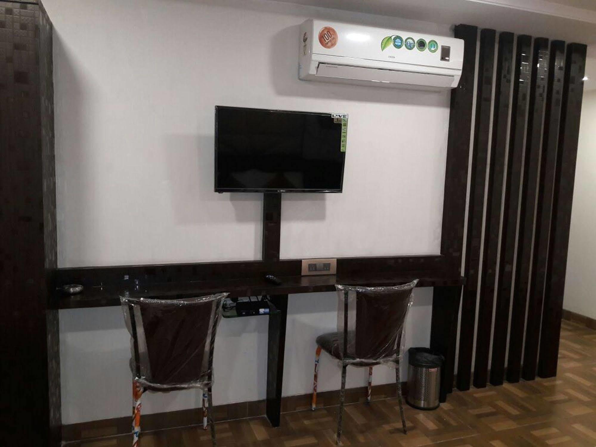 Karishma Hotel 3*
