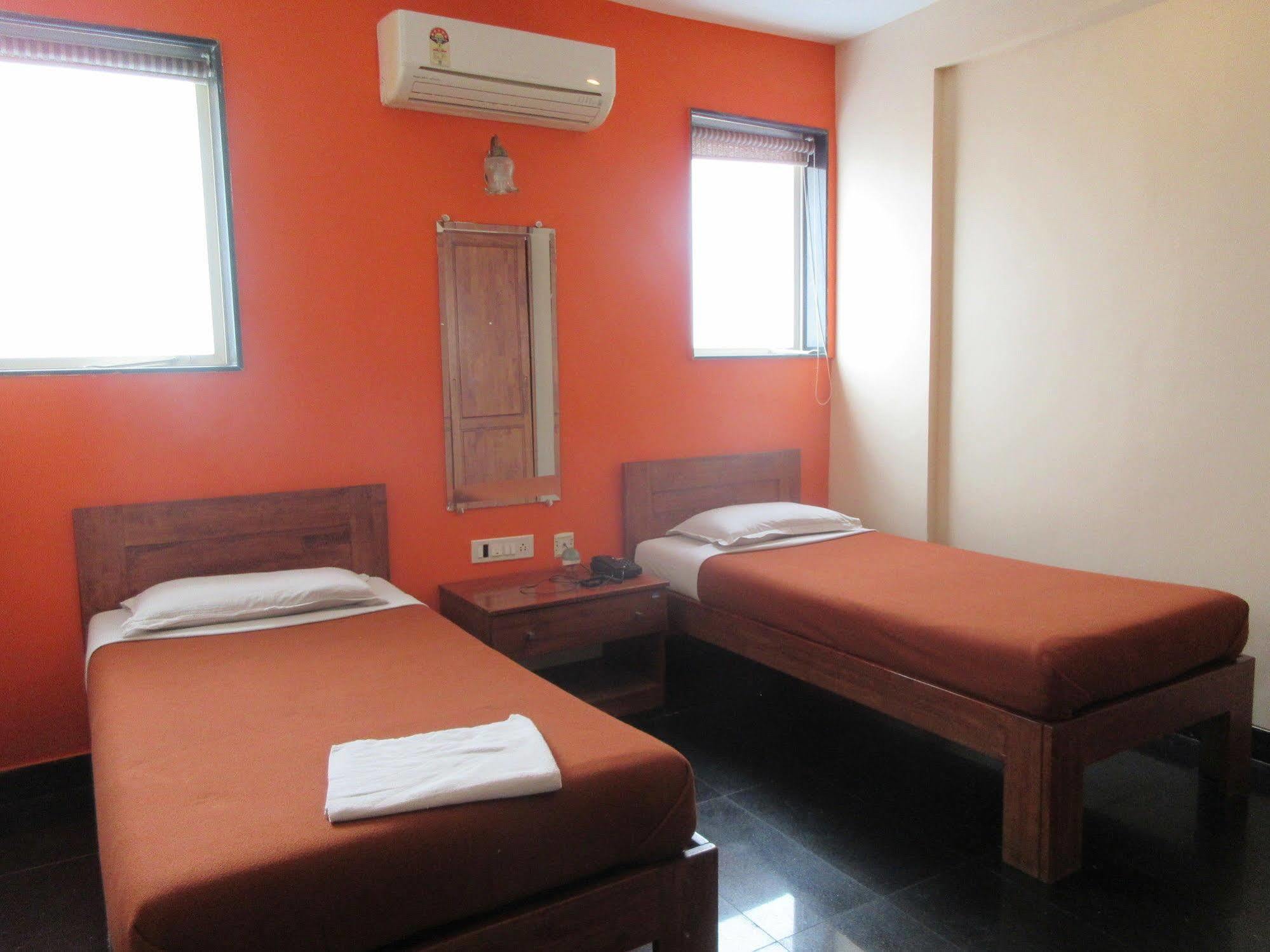 Q Deck Hotel