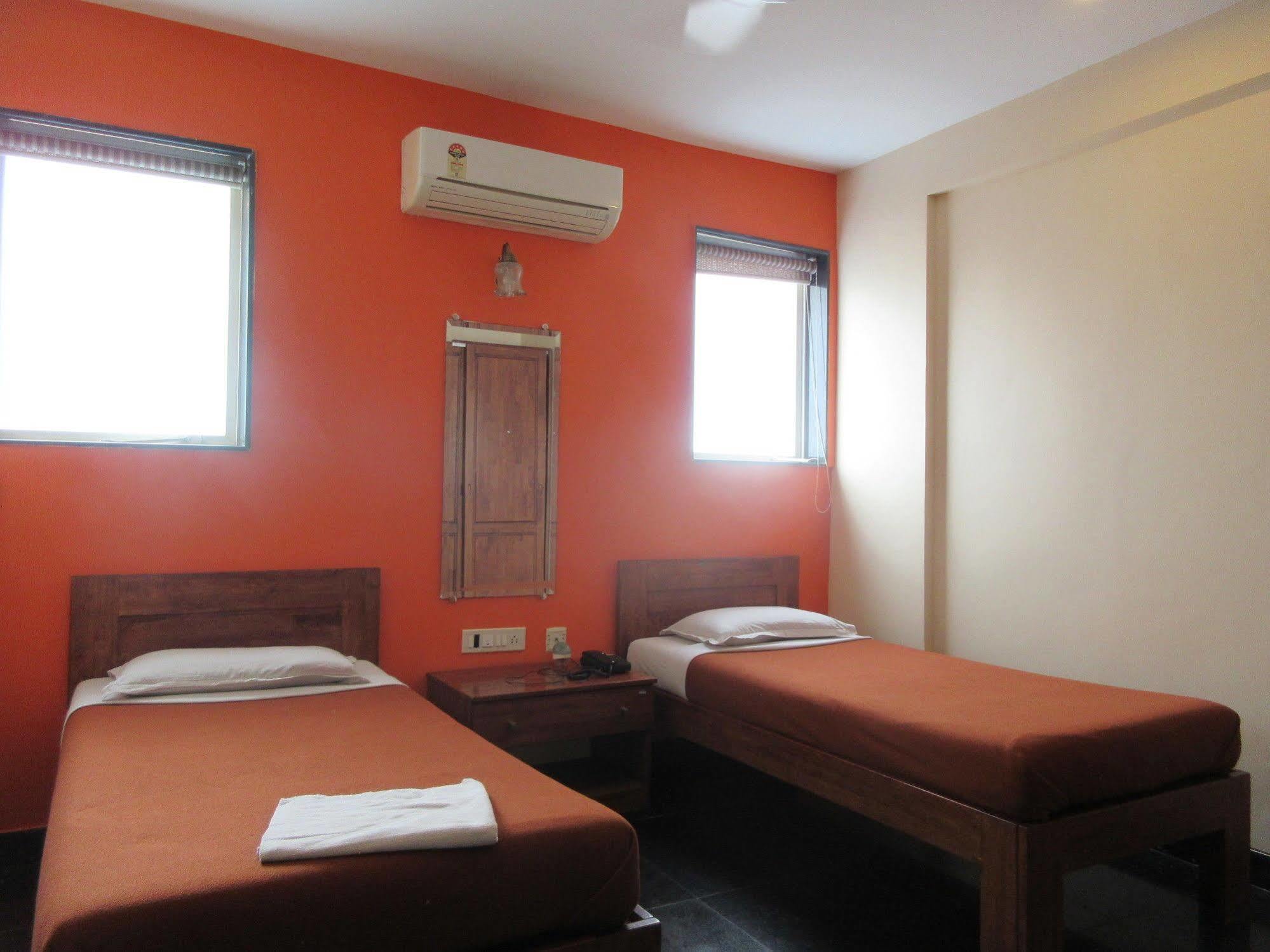 Q Deck Hotel