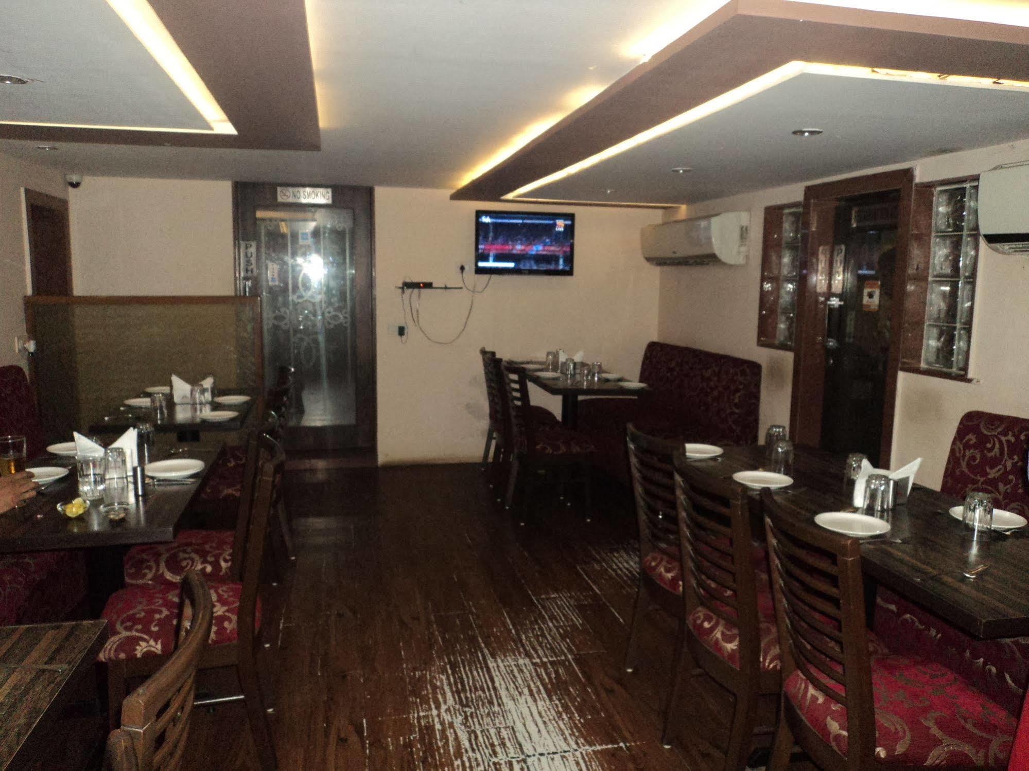 Q Deck Hotel 2*