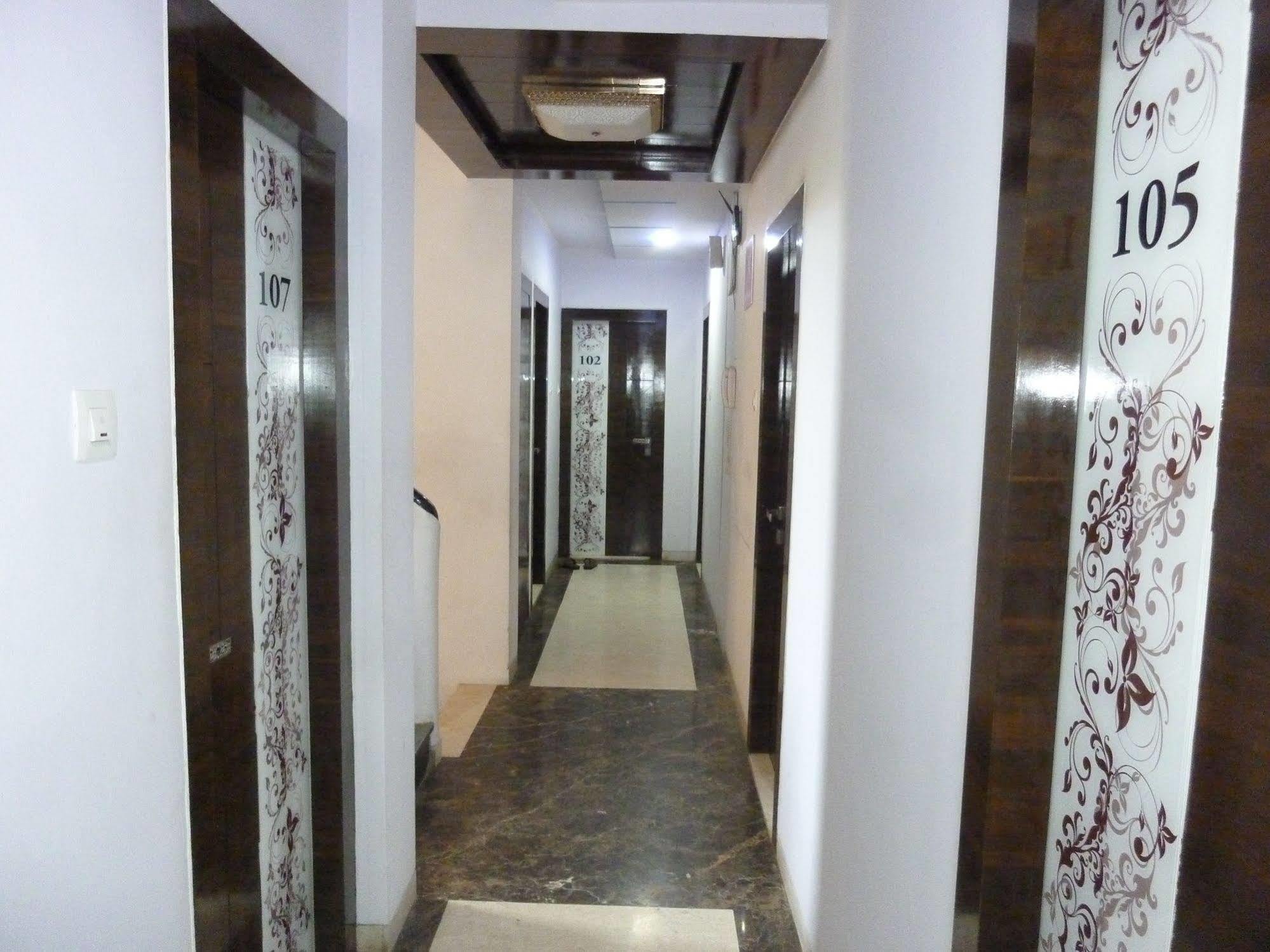 Fabexpress Satellite Hotel