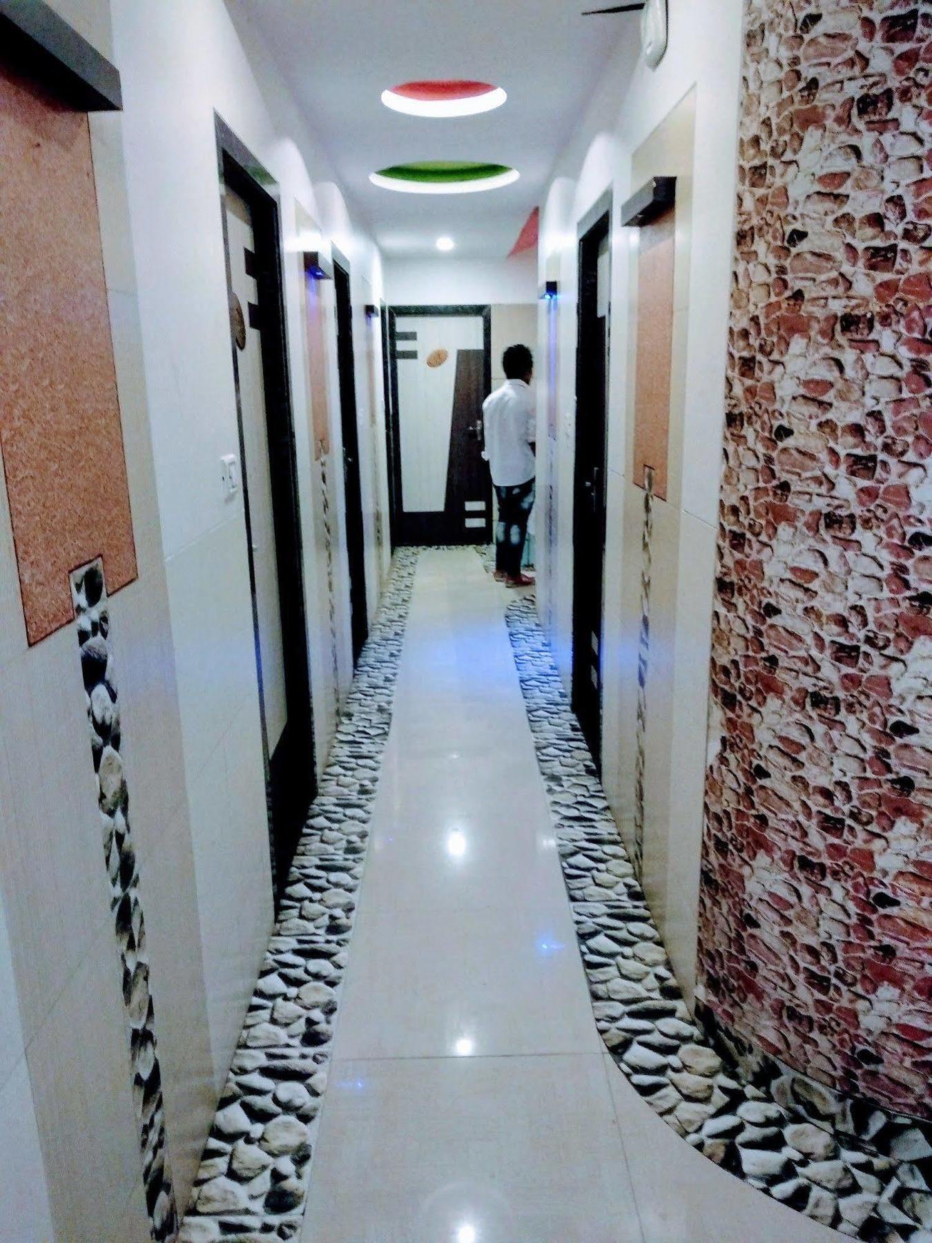 Crescent Hotel 2*