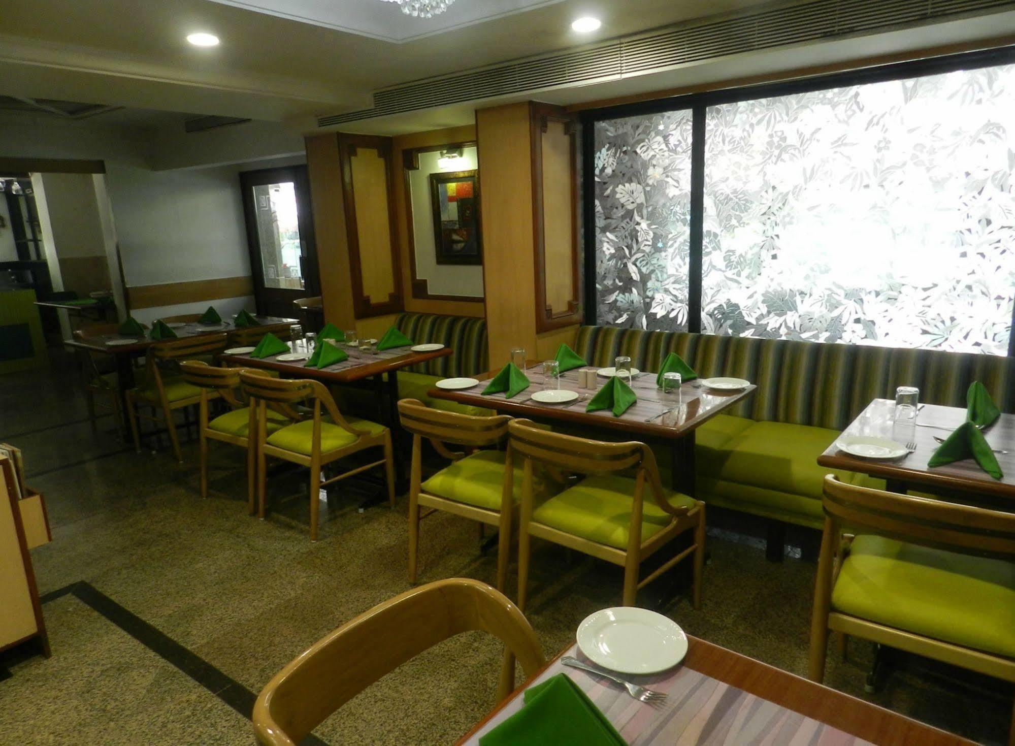 Hotel Regenta Place The Emerald