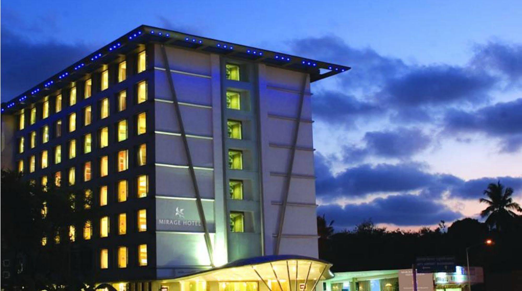 Mirage Hotel, International Airport 4*