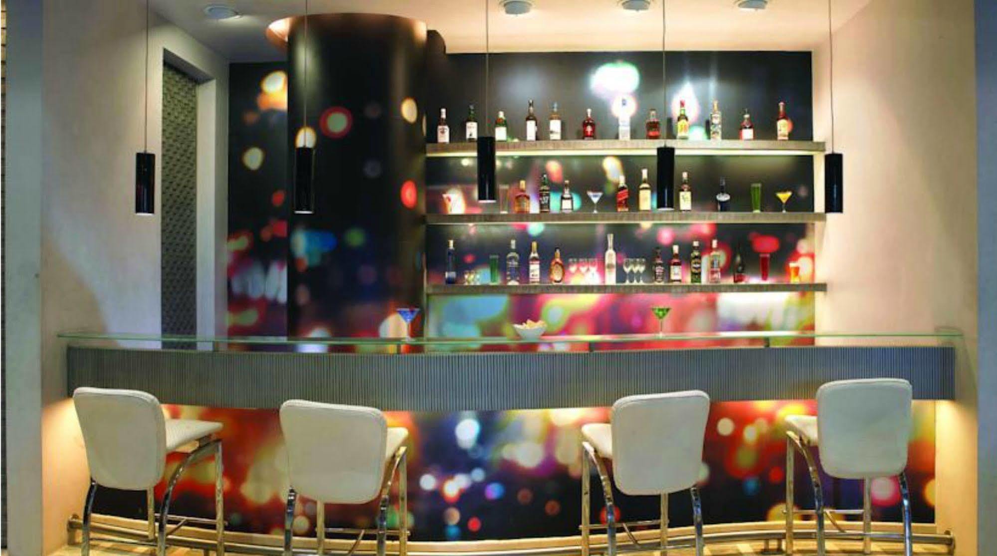 Mirage Hotel, International Airport Hotel