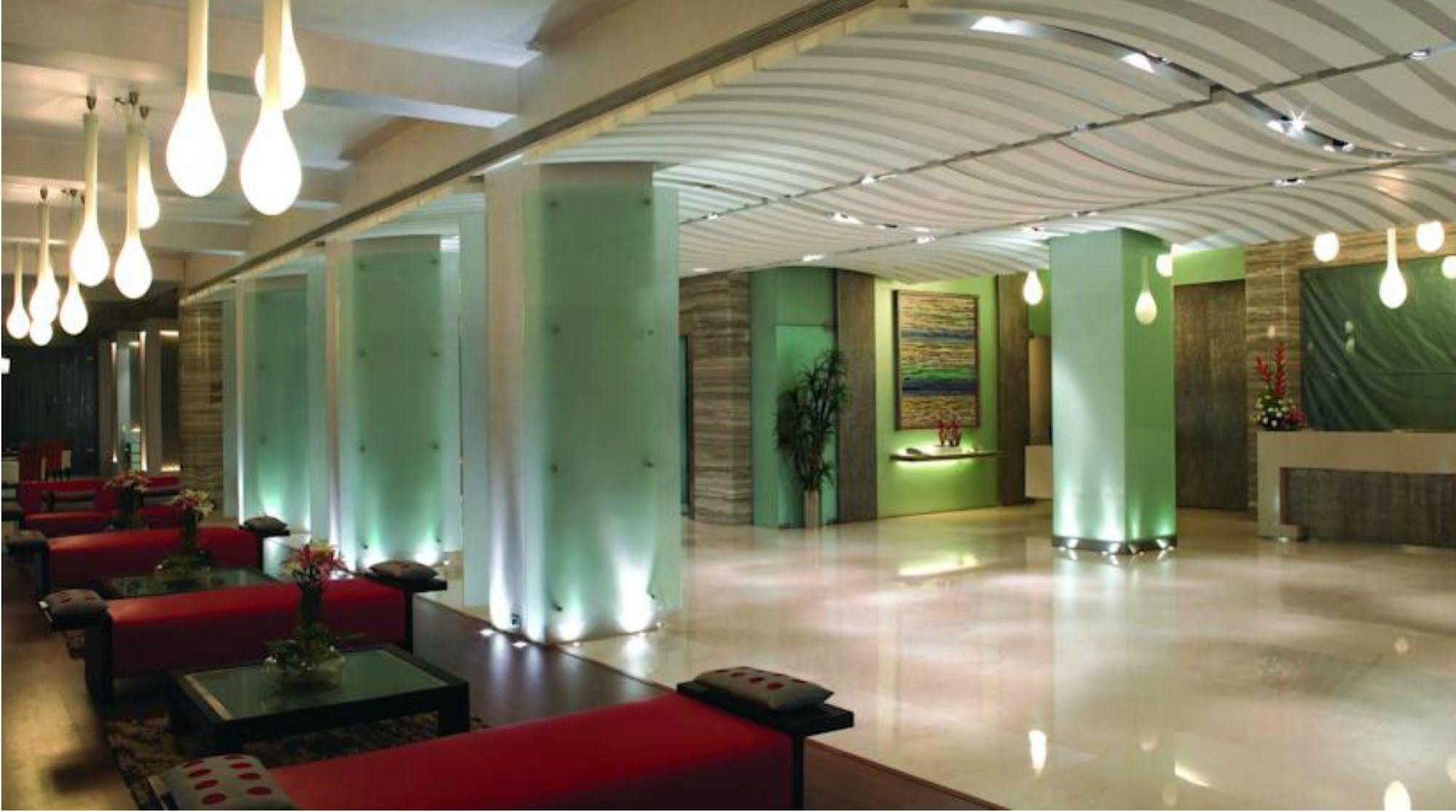 Mirage Hotel, International Airport