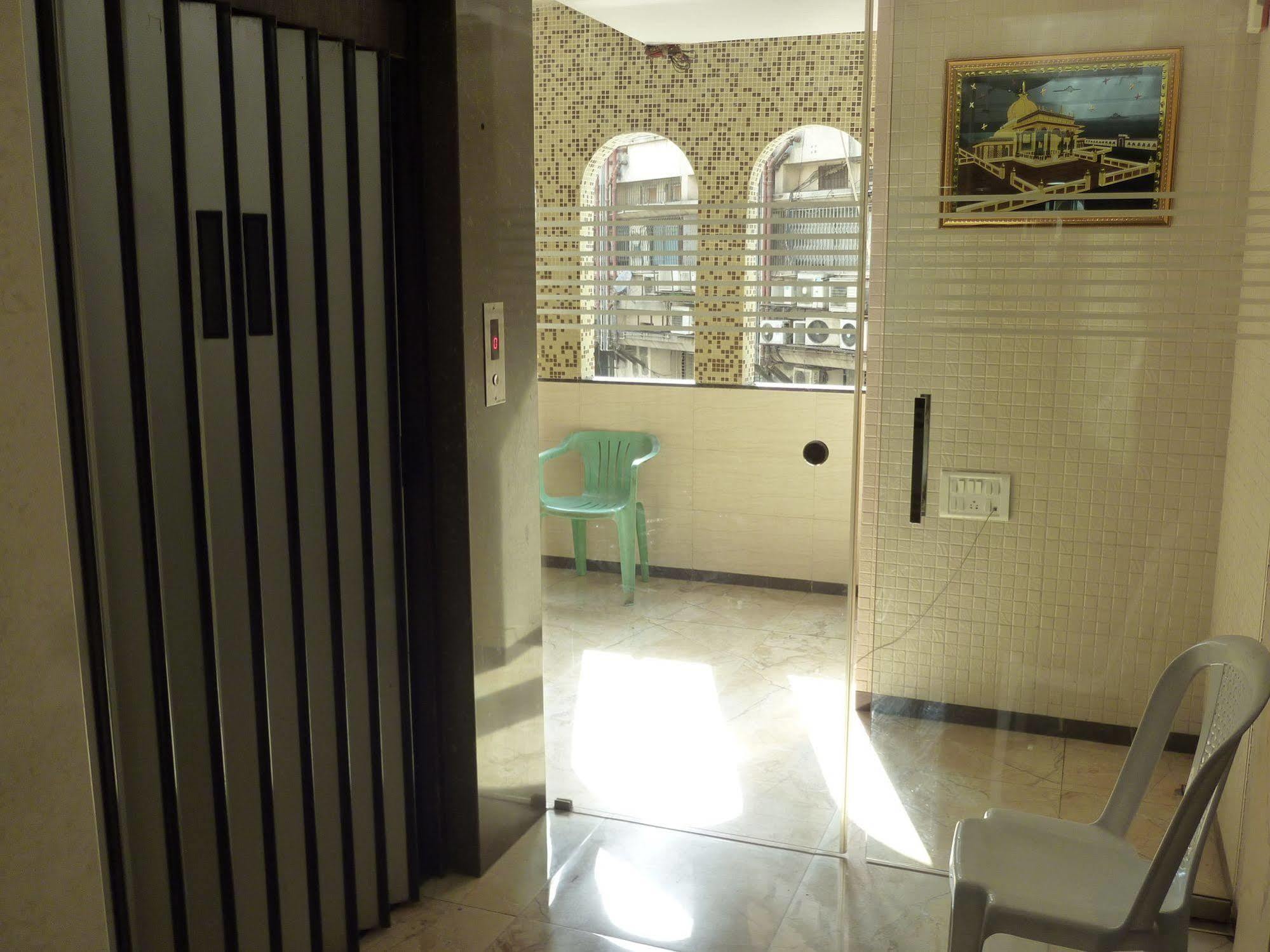 Regal Palace 3*