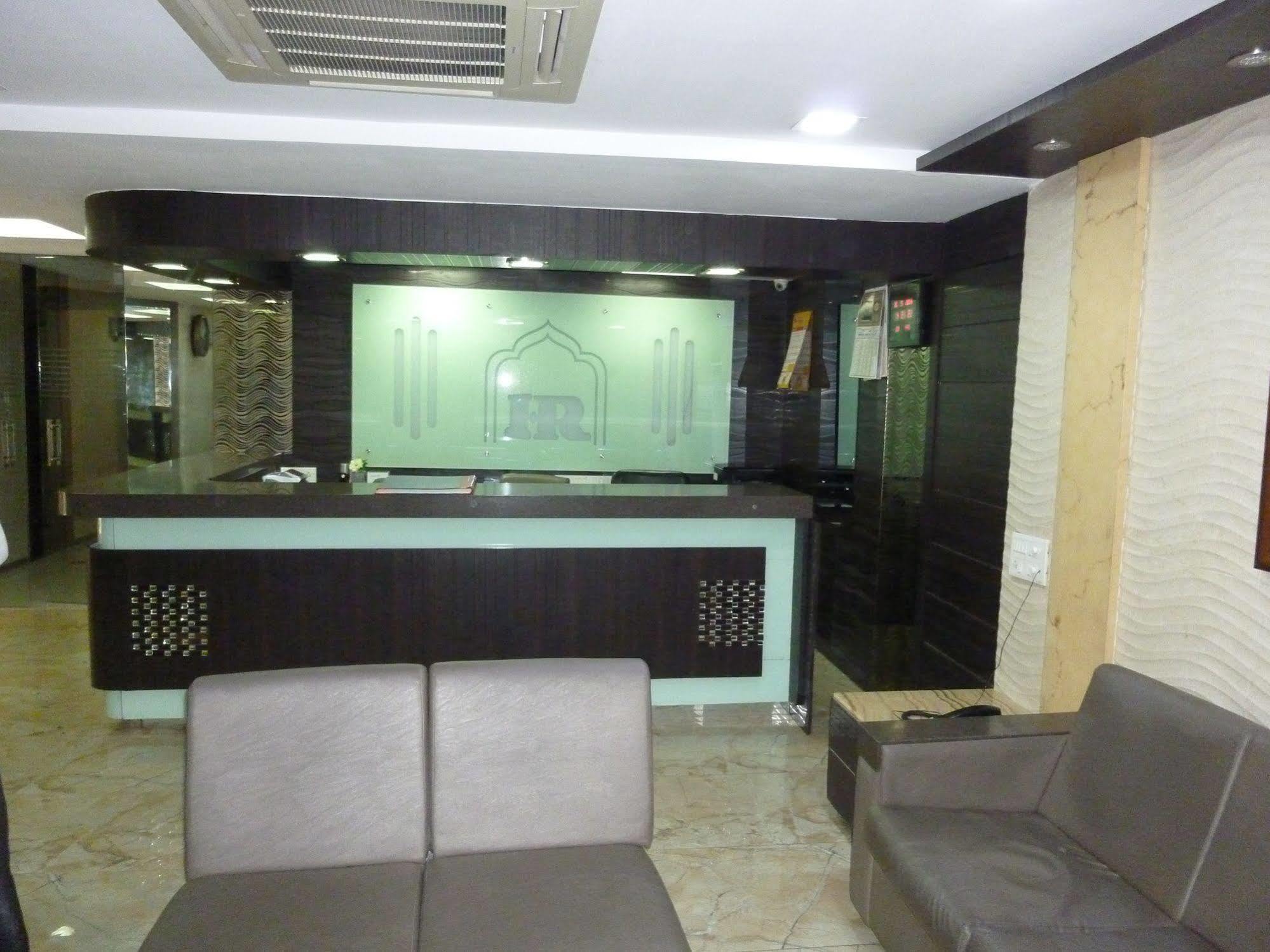Regal Palace 3*