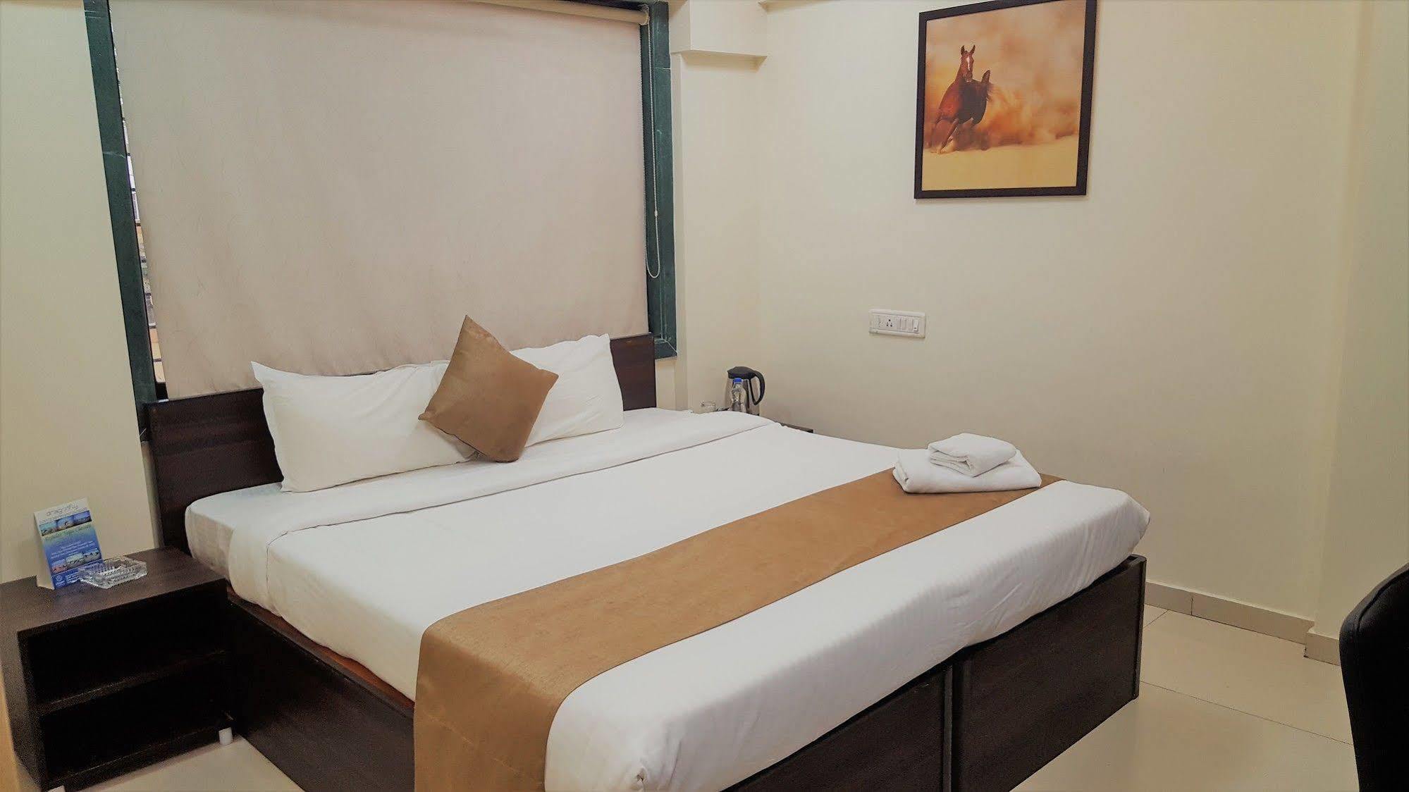 Apartment Dragonfly Emerald Mumbai