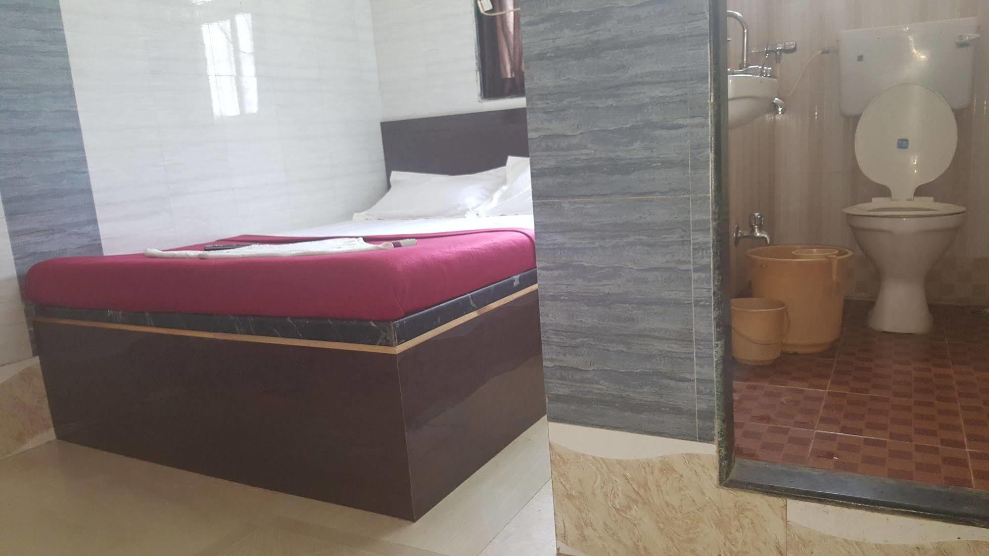 Hotel Al Mehraj Hotel 3*