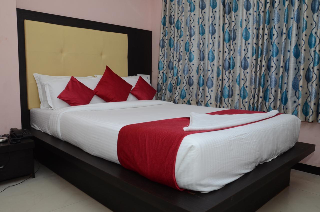 Sai Leela Grand Hotel 3*